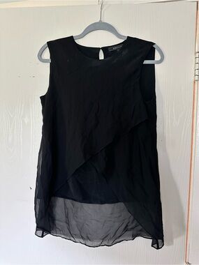 BCBGMaxAzria Black Sleeveless Asymmetrical Chiffon blouse